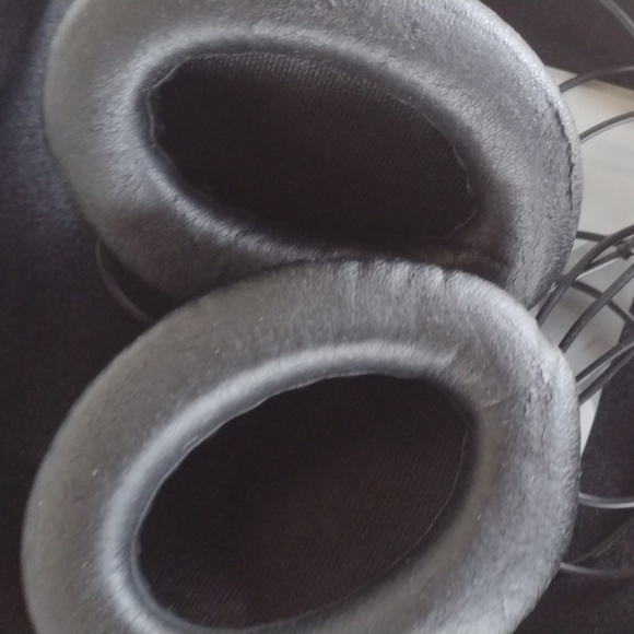 Bose Silver QC15 Over-Ear Headphones NEW - Picture 3 of 5